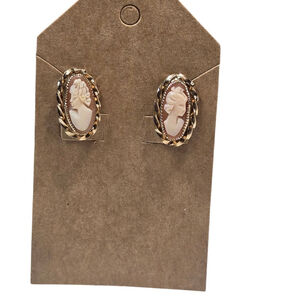 Vintage Curtis Creations Goldtone Cameo Screw Back Earrings 14K GF Lucite Cream